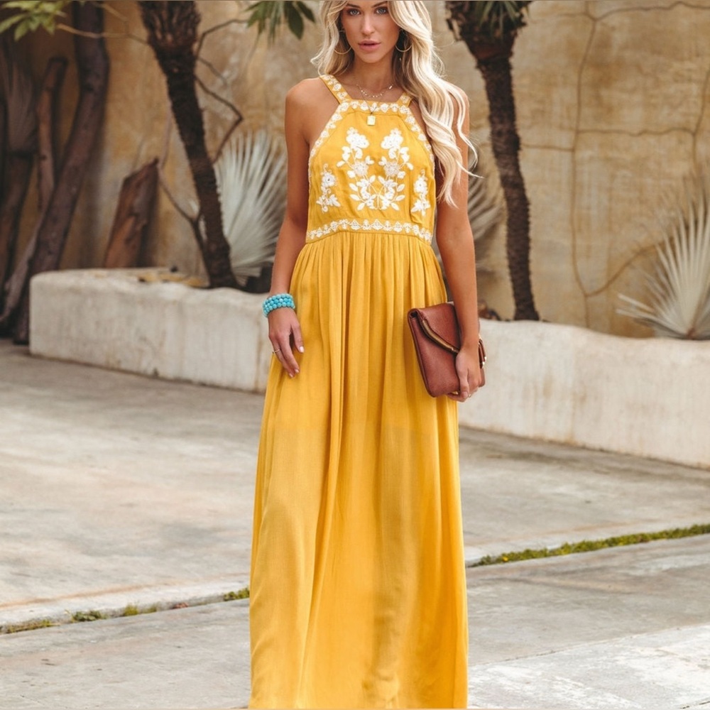 Yellow Halter Neck Sleeveless Sundress - Picture 2 of 5